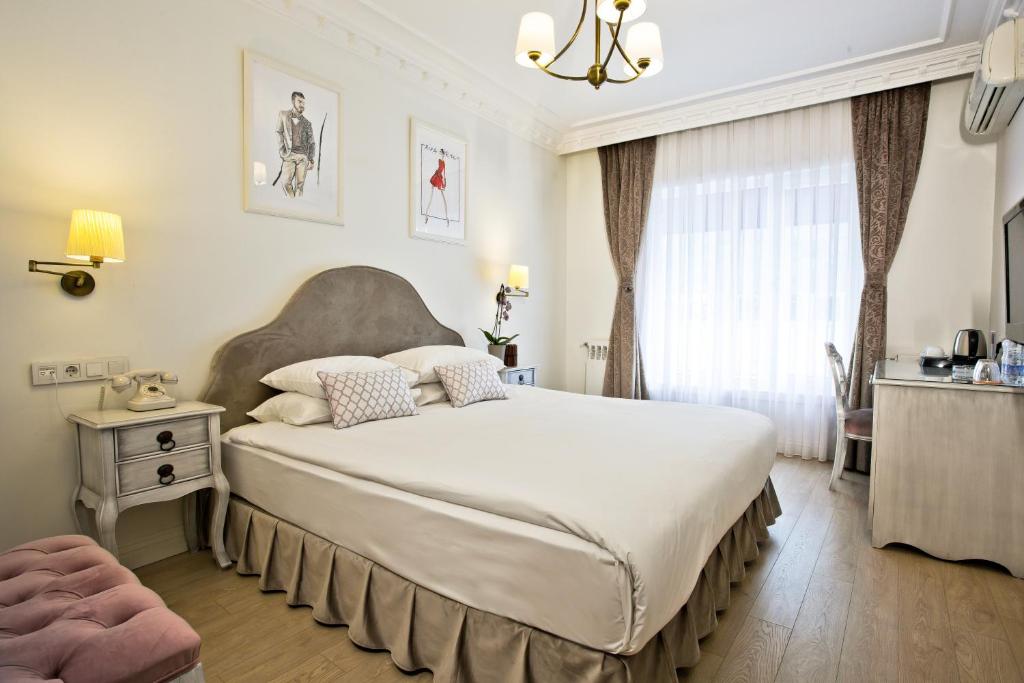 Villa Blanche Hotel & Garden Pool and Spa