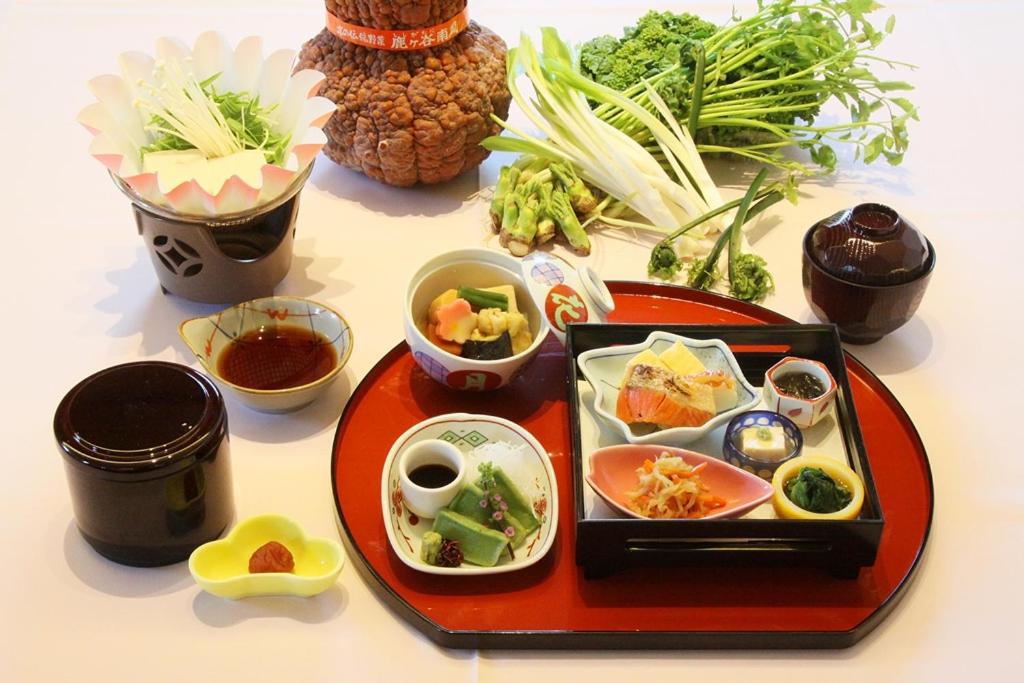ホテルの敷地内または近くでの食事または食べ物
