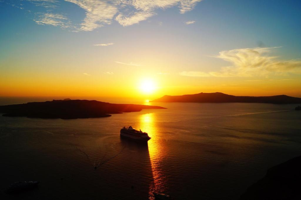 Loucas on the Cliff - Resim 20