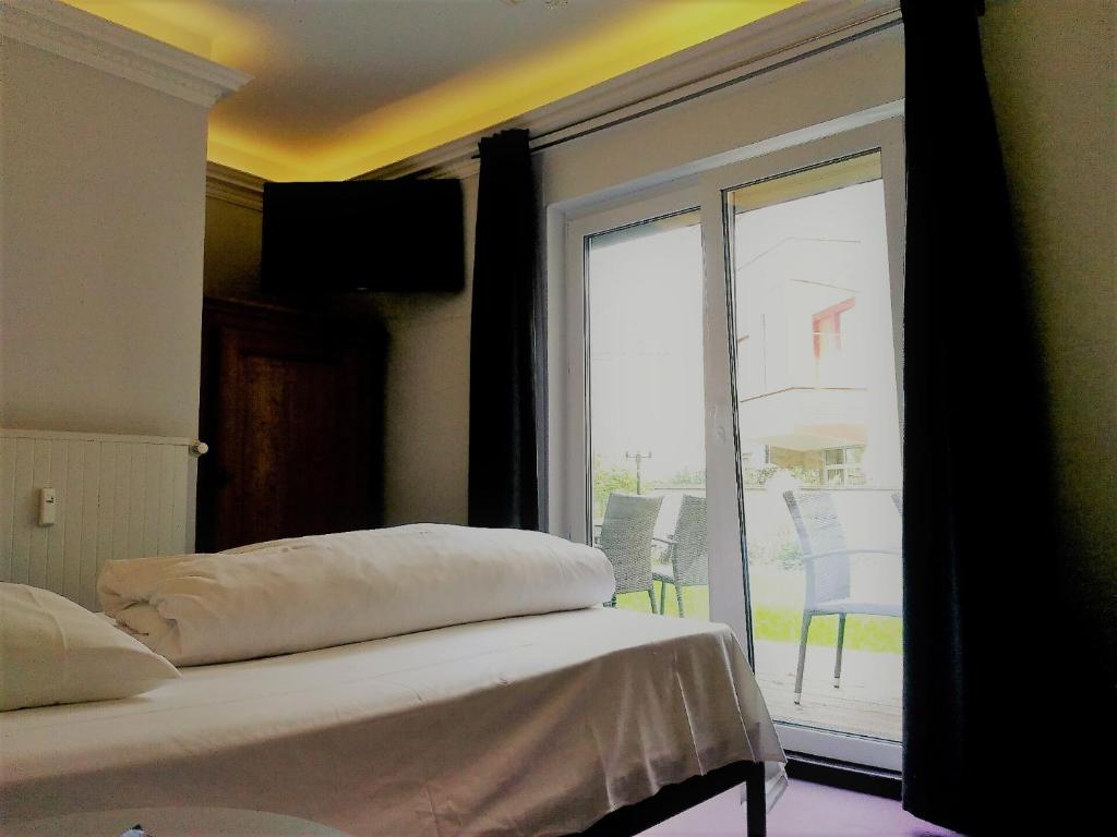 Postel nebo postele na pokoji v ubytování Wasserturm Hotel Mannheim