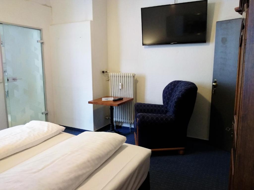 Postel nebo postele na pokoji v ubytování Wasserturm Hotel Mannheim
