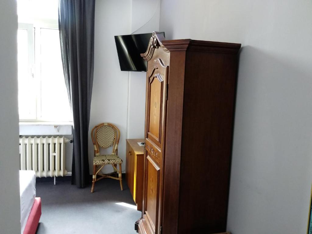 TV a/nebo společenská místnost v ubytování Wasserturm Hotel Mannheim