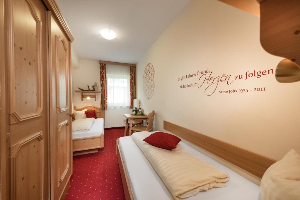Postel nebo postele na pokoji v ubytování Das Wismeyer - Skihotel an der Plattenkarbahn