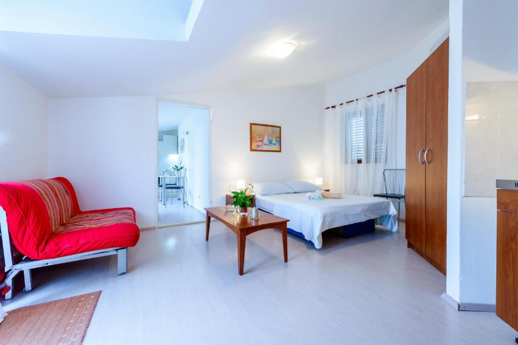 Postel nebo postele na pokoji v ubytování Apartments Garden Beach