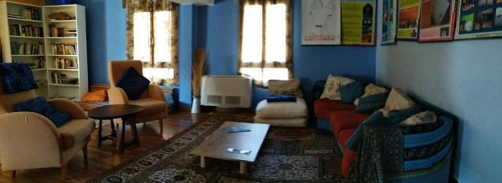 Posezení v ubytování Albergue El Último Bucardo