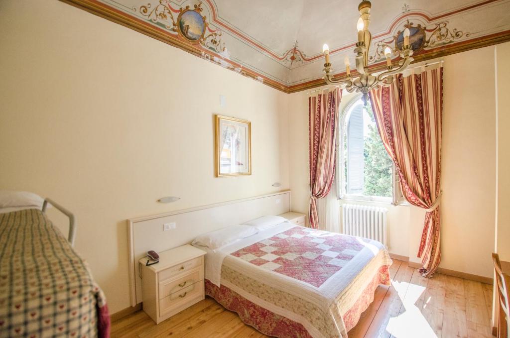Postel nebo postele na pokoji v ubytování Hotel Iris