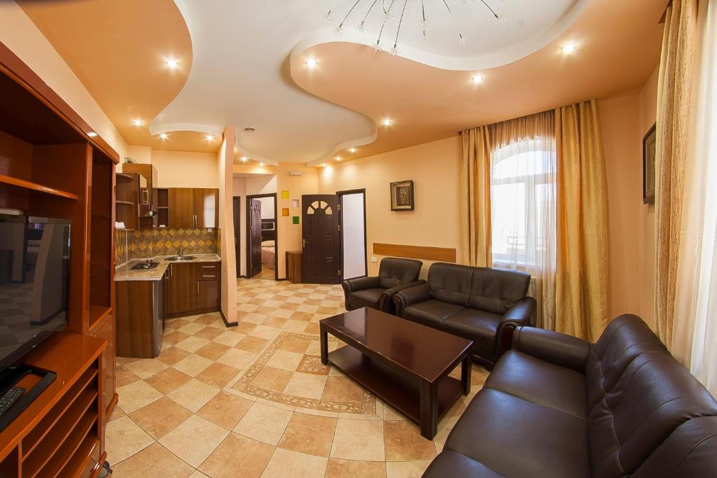 TV a/nebo společenská místnost v ubytování Alpina Resort by Stellar Hotels, Tsaghkadzor