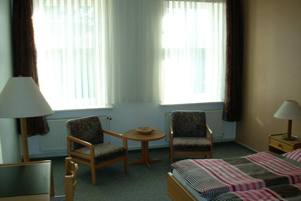 Hotel Bürgerstube - Double Room With Private Bathroom