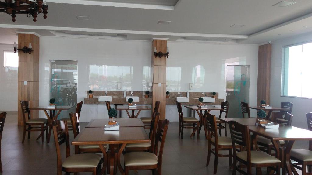 Restaurace v ubytování Pousada Pé De Arruda