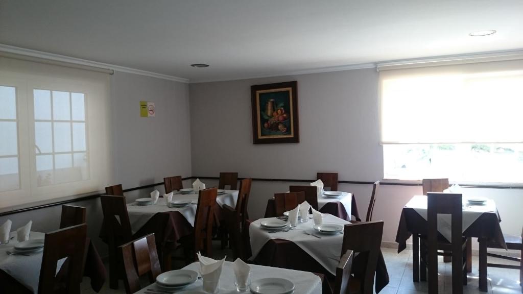 Reštaurácia alebo iné gastronomické zariadenie v ubytovaní Hotel El Millón