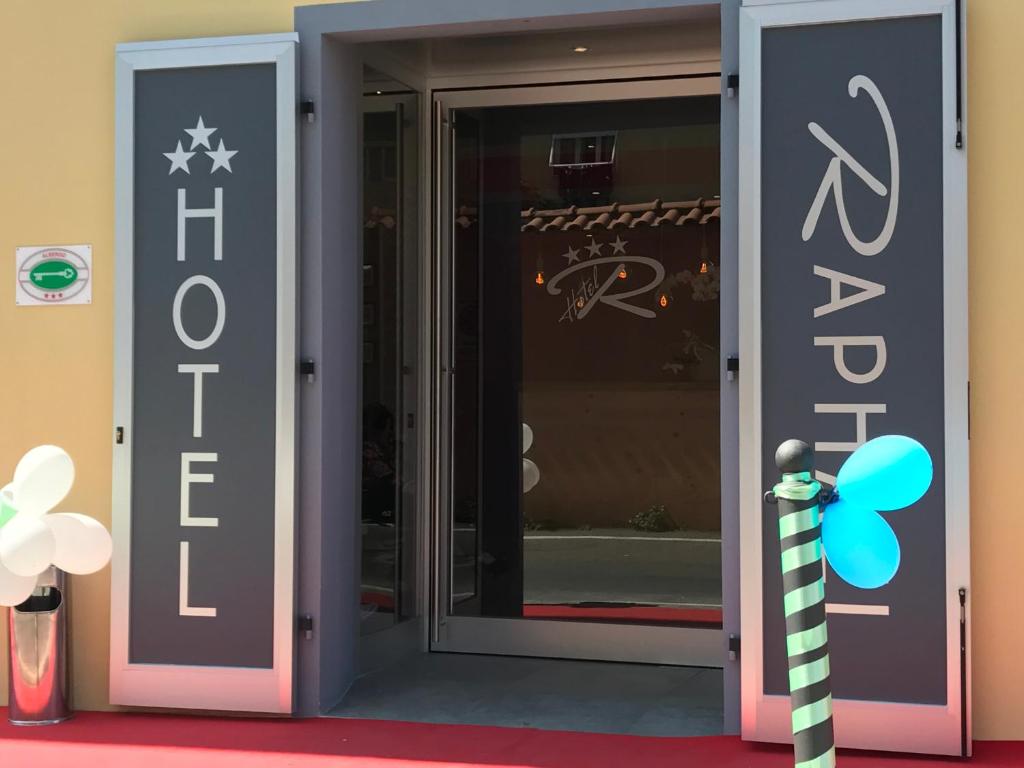 Fotografia z galérie ubytovania Hotel Raphael v destinácii Bordighera