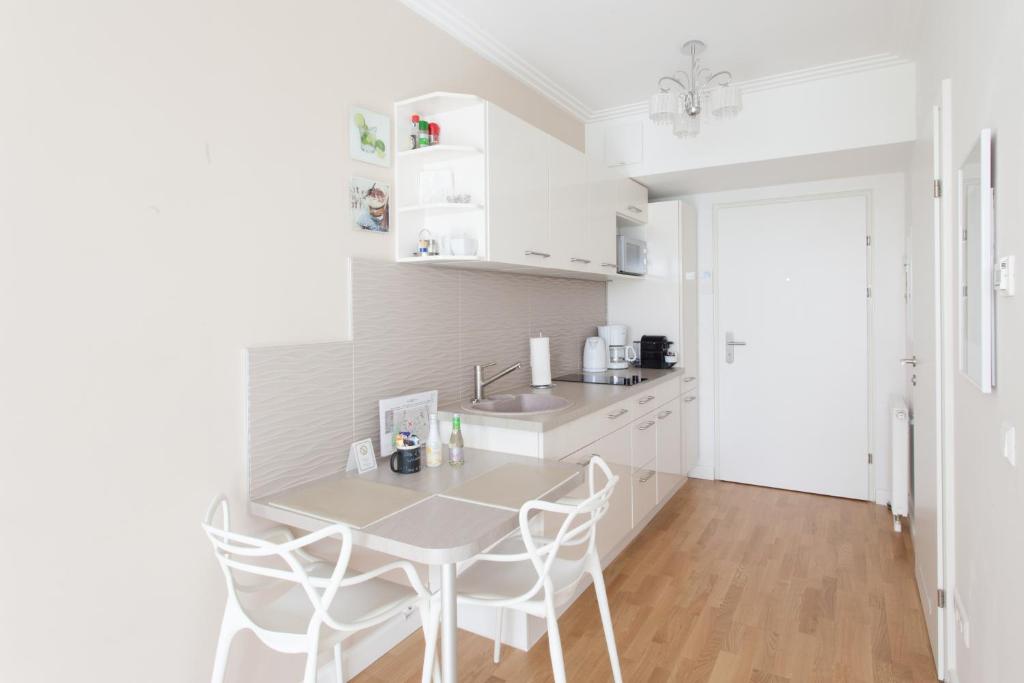 Kuchyň nebo kuchyňský kout v ubytování Sofie Apartments