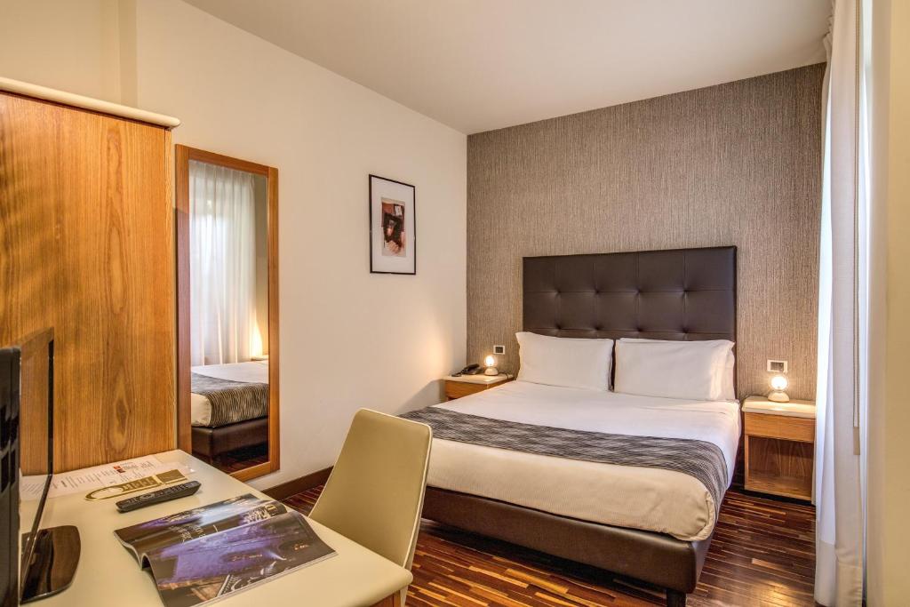 Postel nebo postele na pokoji v ubytování Albergo Firenze
