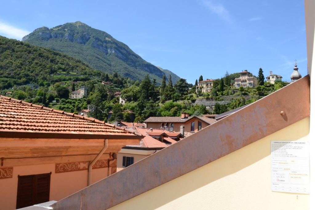 Nespecifikovaný výhled na hory nebo výhled na hory při pohledu z hotelu