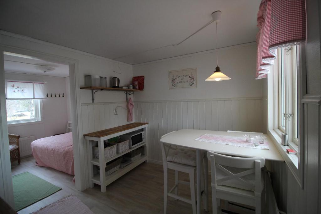 Lövås Gård Koppera - Apartment With Balcony And Lake View