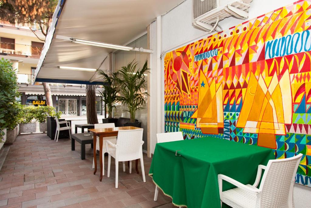 A restaurant or other place to eat at Hotel Danubio