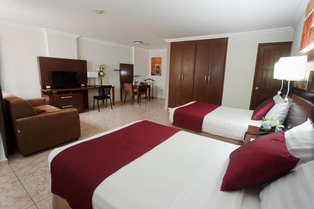 Una cama o camas en una habitación de Hotel Coral Suites