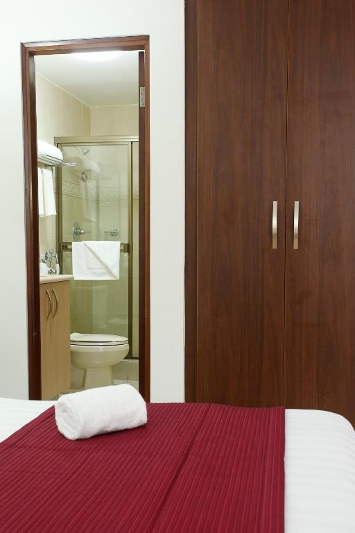 Una cama o camas en una habitación de Hotel Coral Suites