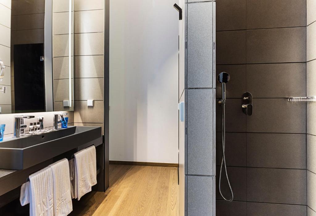 One Shot Mercat - Resim 38