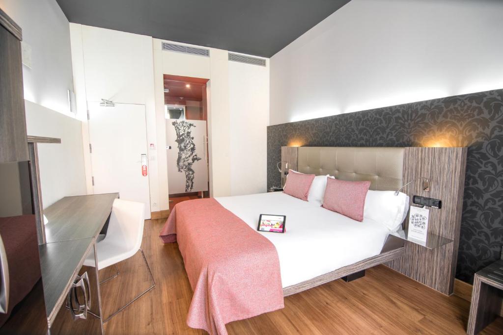 
Double or Twin Room (1-2 Adults)
