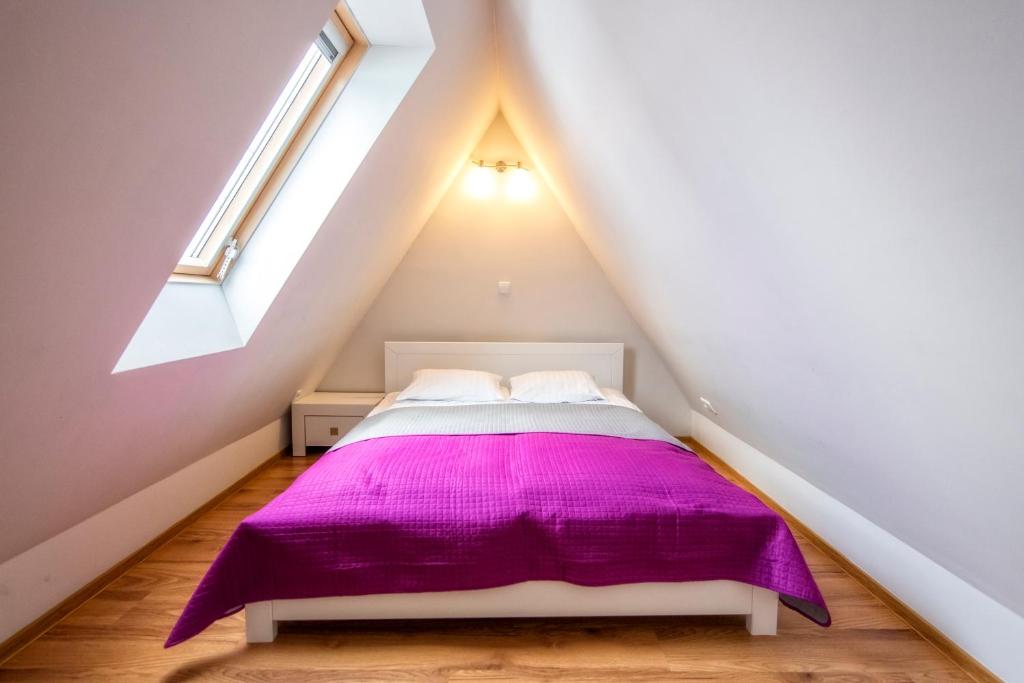 Posteľ alebo postele v izbe v ubytovaní Apart4You Apartamenty Bulwary25
