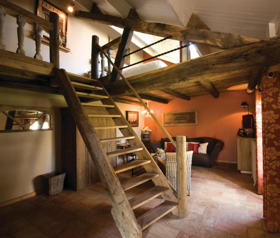 Palanda nebo palandy na pokoji v ubytování Guesthouse Ensenada