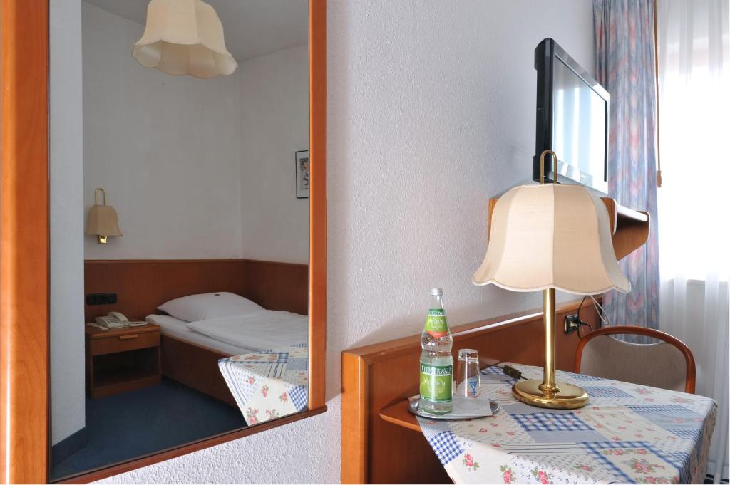 Postel nebo postele na pokoji v ubytování Hotel Grüner Baum