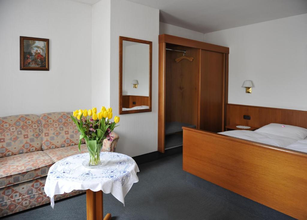 Postel nebo postele na pokoji v ubytování Hotel Grüner Baum