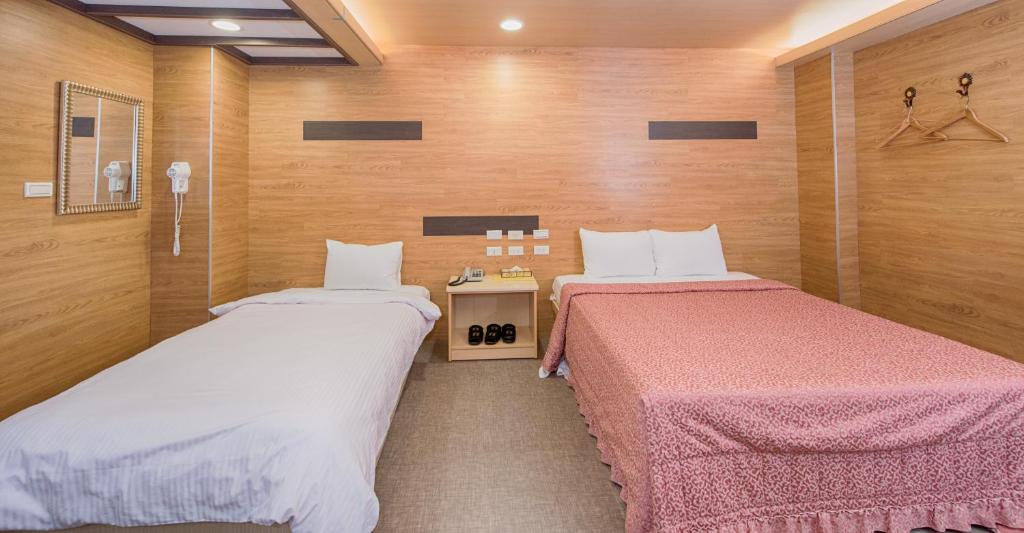 Postel nebo postele na pokoji v ubytování Empire Hotel
