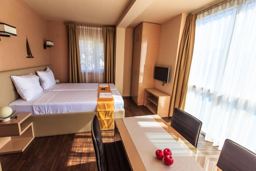 Postel nebo postele na pokoji v ubytování Atlantic Hotel