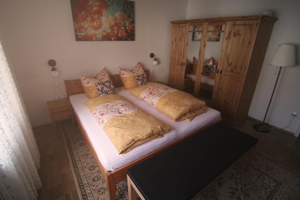 Postel nebo postele na pokoji v ubytování Lamai's Pension