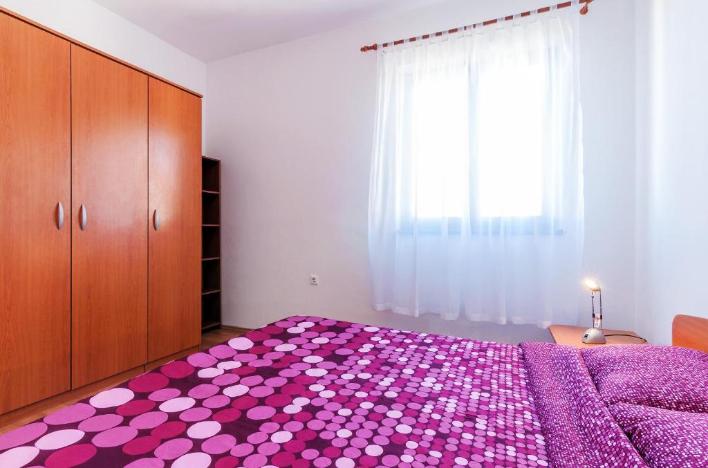 Łóżko lub łóżka w pokoju w obiekcie Apartments Andrej