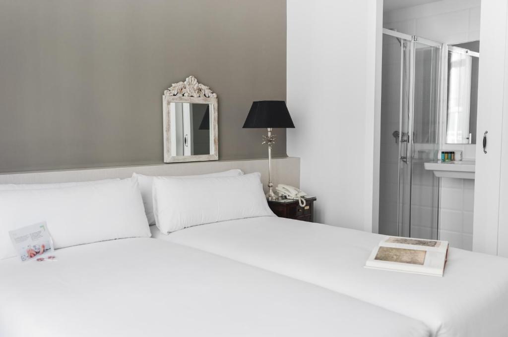 Mesón Castilla Atiram Hotels - Resim 27