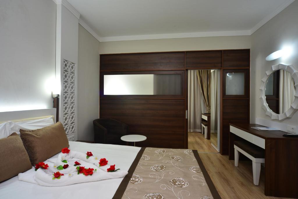 Postel nebo postele na pokoji v ubytování Linda Resort Hotel