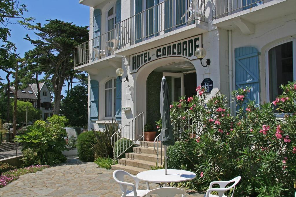 a table and chairs in front of a building at Hôtel La Concorde in La Baule