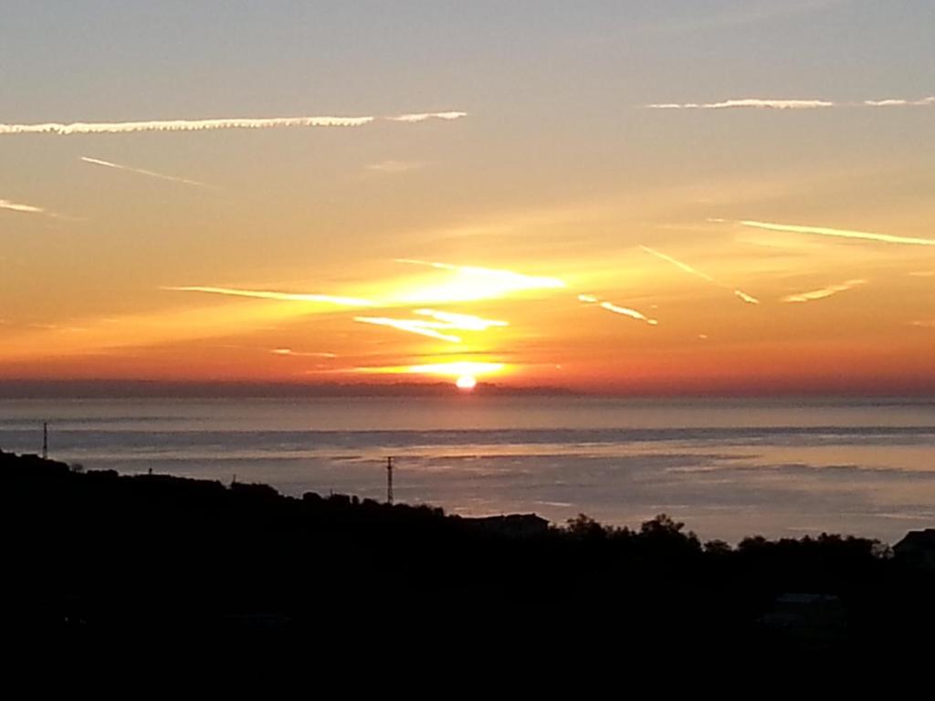 ピエトラ・リーグレにあるU Marinの海に沈む夕日