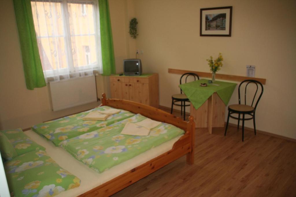 Postel nebo postele na pokoji v ubytování Chebsky dvur - Egerlander Hof