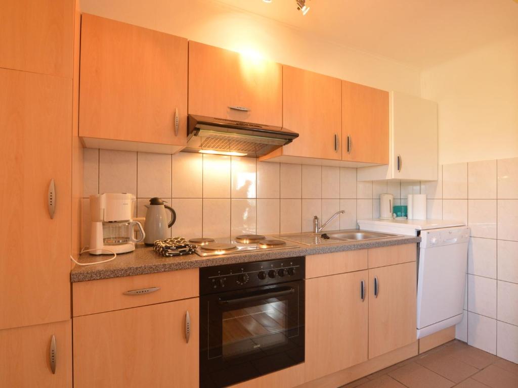 Kuchyň nebo kuchyňský kout v ubytování Apartment in Halenfeld-Amel with Lake View