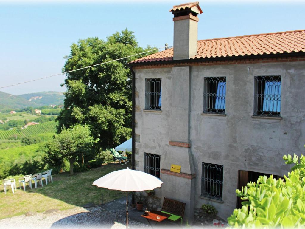 Quaint Cottage in Cornoleda with Garden, Cinto Euganeo, Italy - Booking.com