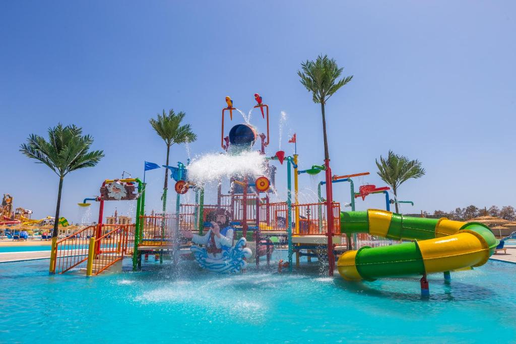Bazén v ubytování Pickalbatros Aqua Park Sharm El Sheikh nebo v jeho okolí