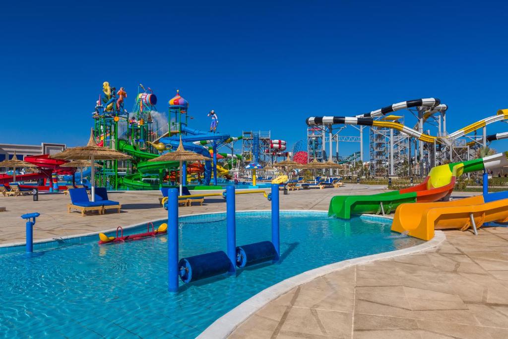 Bazén v ubytování Pickalbatros Aqua Park Sharm El Sheikh nebo v jeho okolí