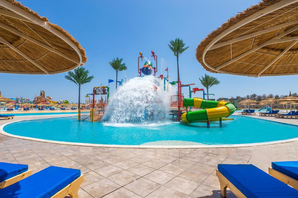 Bazén v ubytování Pickalbatros Aqua Park Sharm El Sheikh nebo v jeho okolí