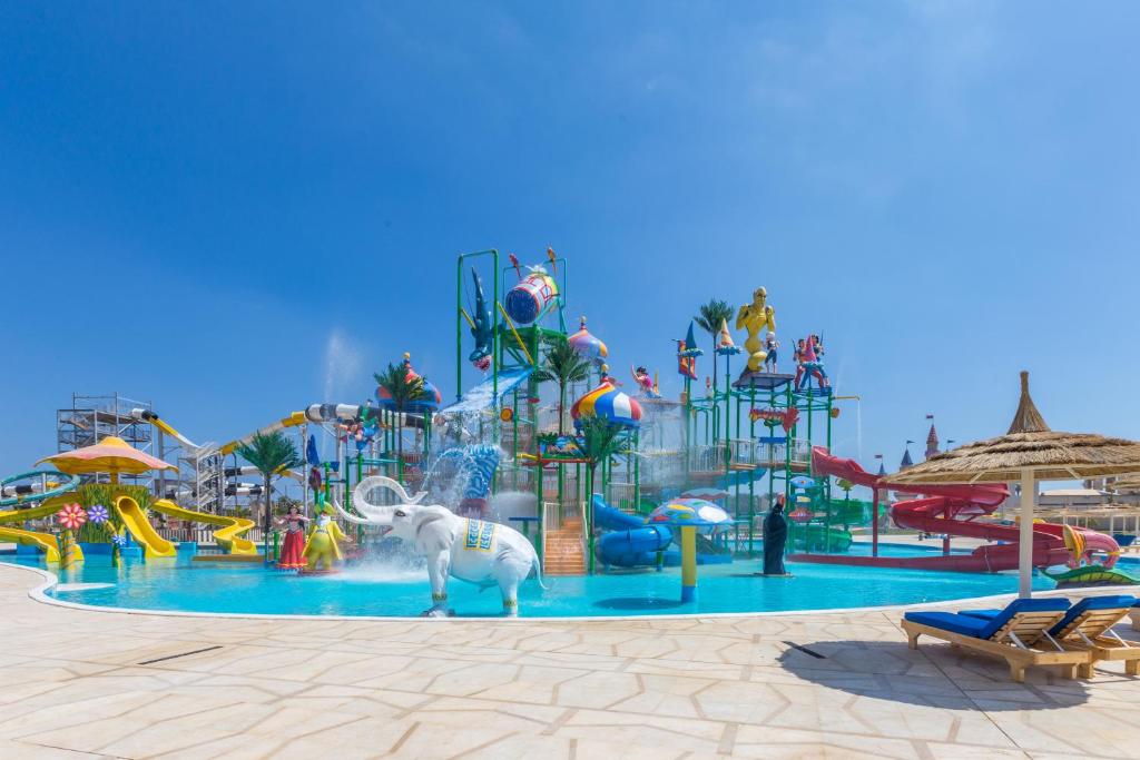 Bazén v ubytování Pickalbatros Aqua Park Sharm El Sheikh nebo v jeho okolí
