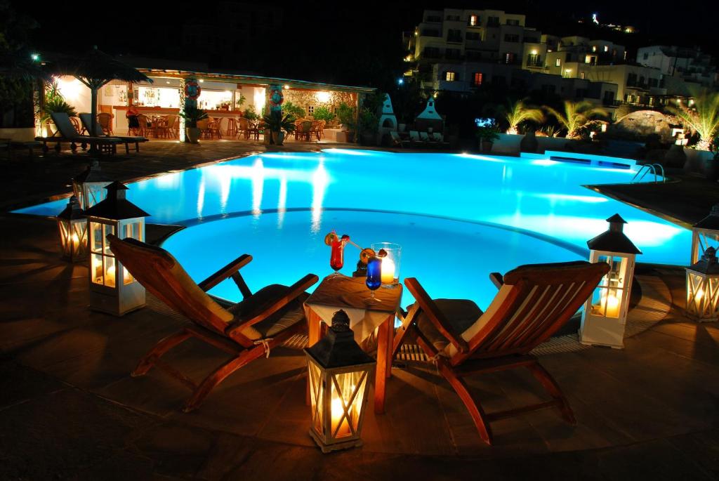 Bazén v ubytování Kamari Hotel nebo v jeho okolí