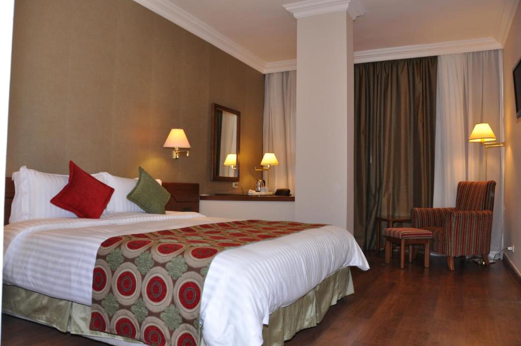 Postel nebo postele na pokoji v ubytování Orient Prince Hotel