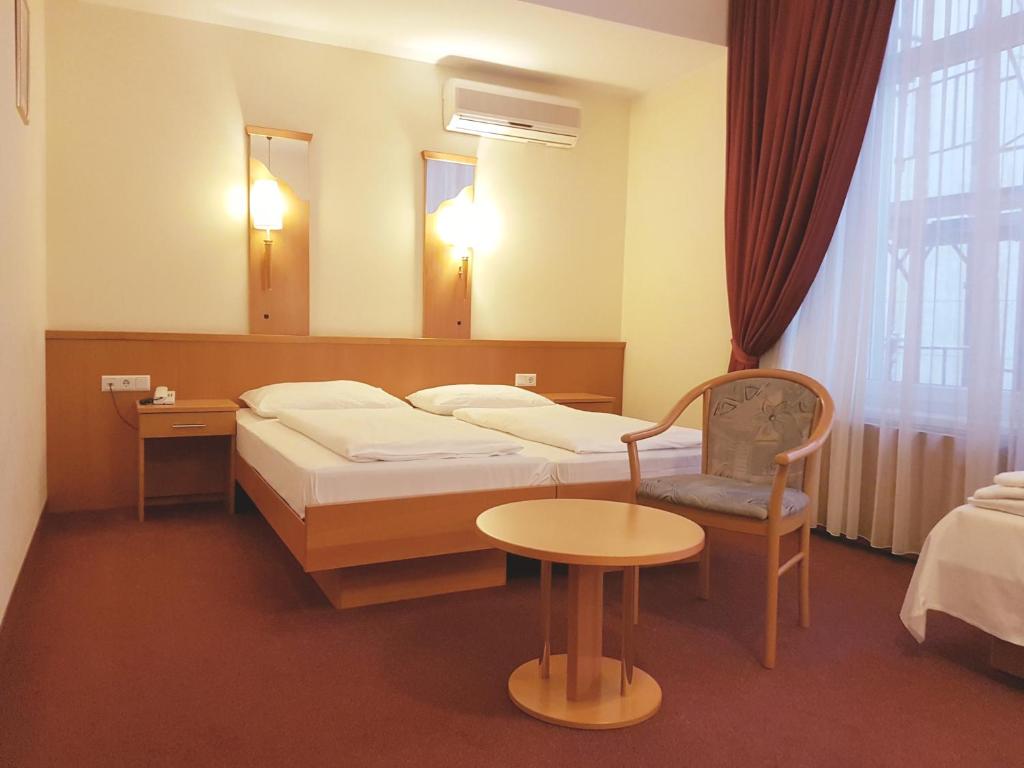 Postel nebo postele na pokoji v ubytování Hotel Haydn