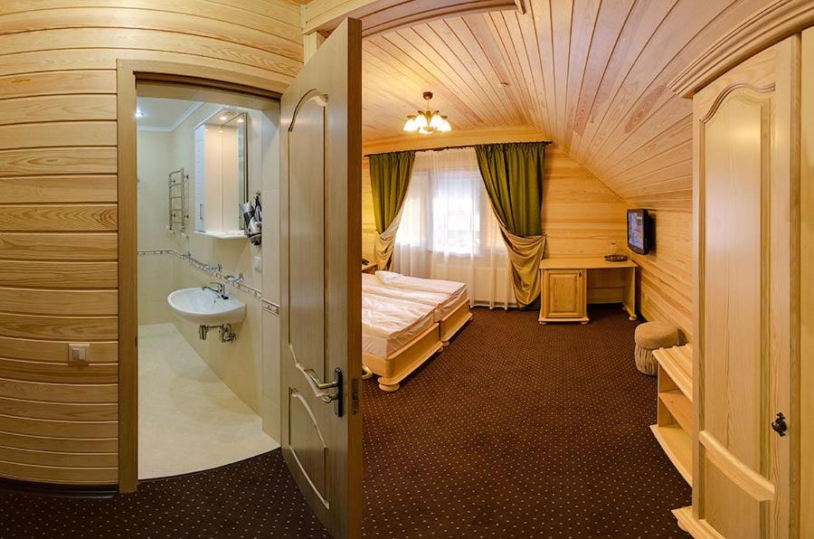 Koupelna v ubytování Forest House