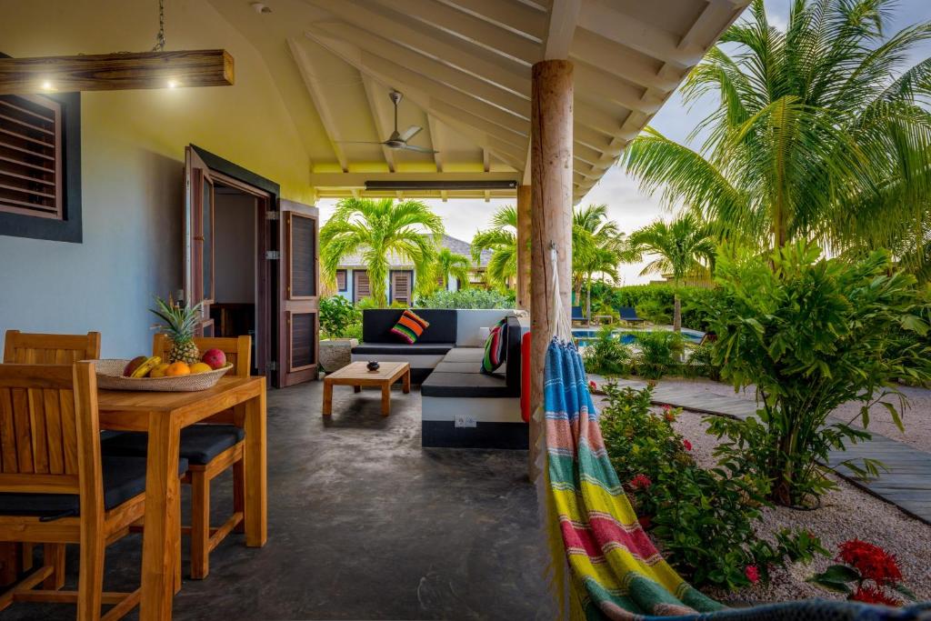 Posezení v ubytování Windhoek Resort Bonaire