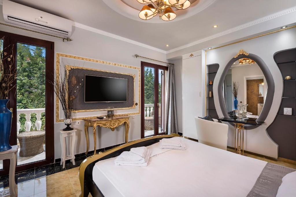 TV a/nebo společenská místnost v ubytování Pandis Palace