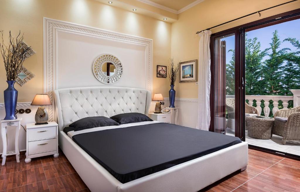 Postel nebo postele na pokoji v ubytování Pandis Palace